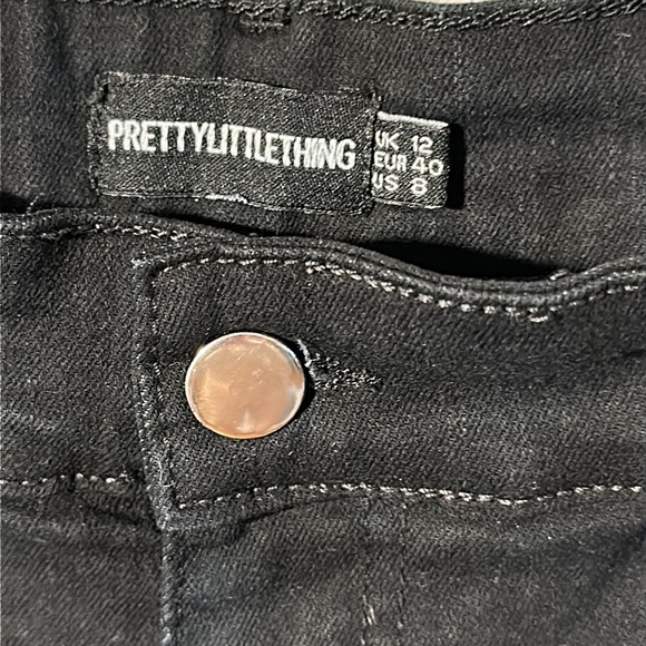 PrettyLittleThing black cut off raw hem bermuda style shorts - Picture 4 of 5